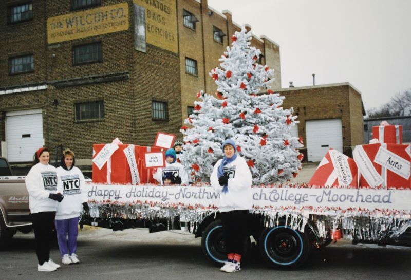 Moorhead 첥 employees, in a 1994 holiday parade