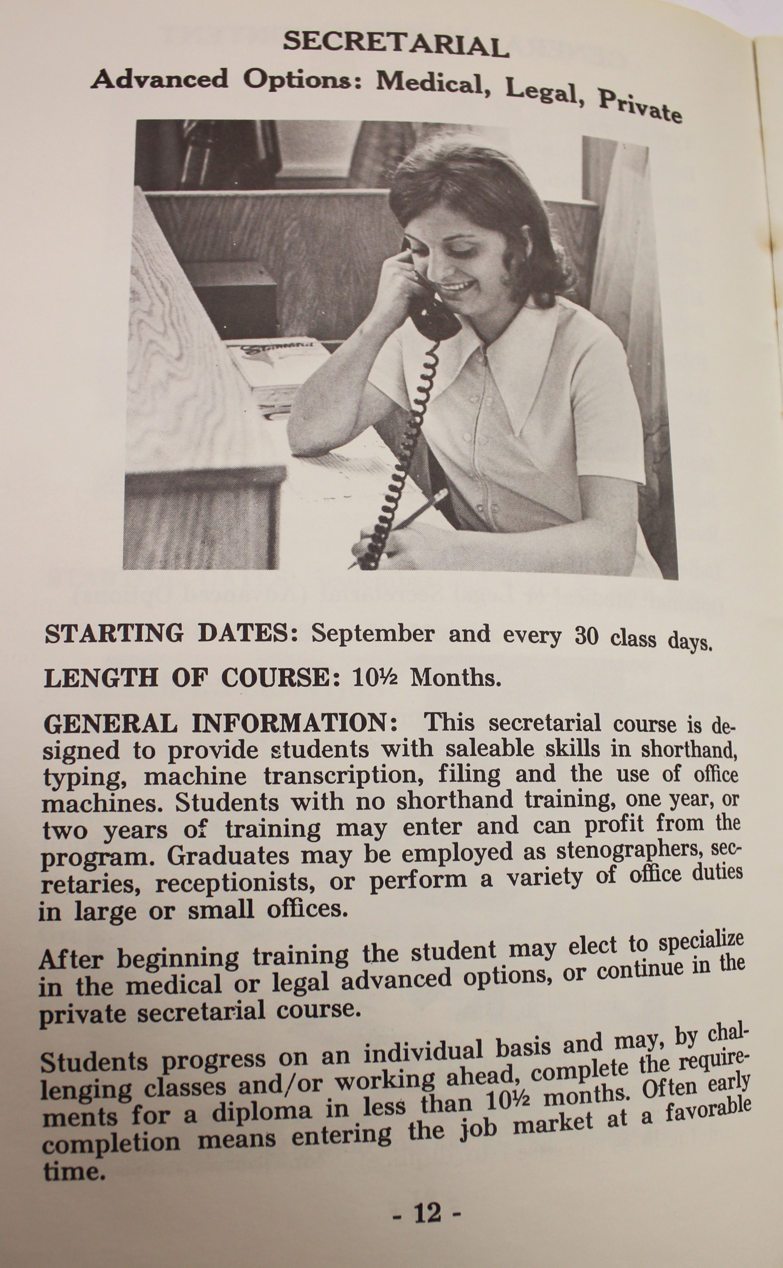 A page from an informational booklet about the Wadena 첥's secretarial program, year unknown